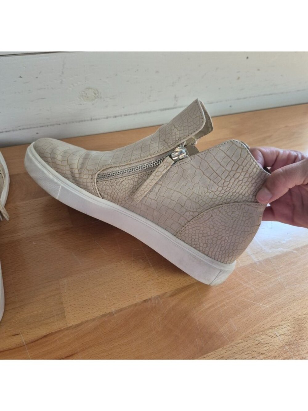 Steve Madden Caliber Croc-Embossed High-Top Sneakers Beige PU Upper Side Zipper - Picture 7 of 7